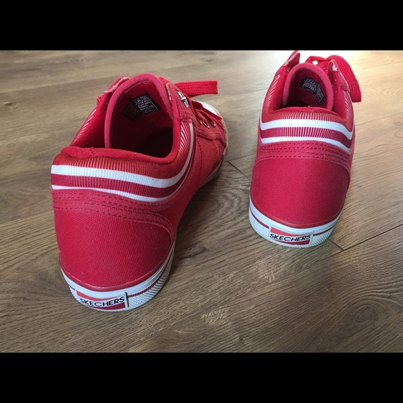 Sketchers Sneakers Red Stars and Stripes 8.5 - Picture 3 of 10